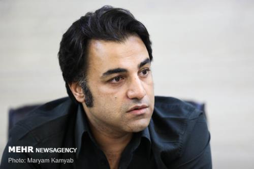 نقل سرخ آرش عباسی در تئاتر شهر خوانده می شود