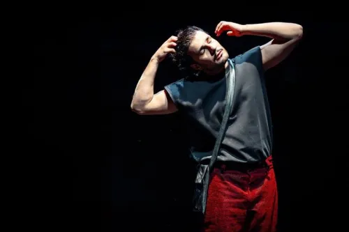 گذر از بازیگری به سمت اجراگری خاطراتی که زمان و مکان را دگرگون می کند