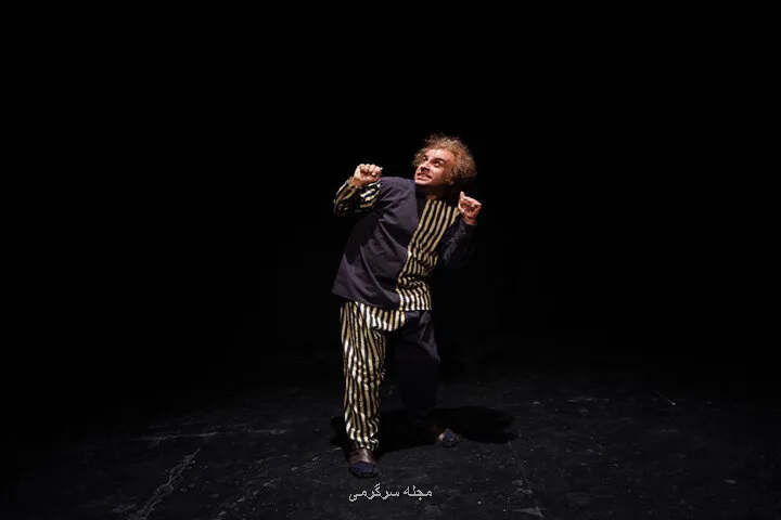 مخاطب می تواند همراه بازیگر خیال پردازی کند داستانی از تنهایی و طغیان